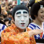 バカなフリをして生きる人々