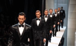 姿勢や歩き方を直すには